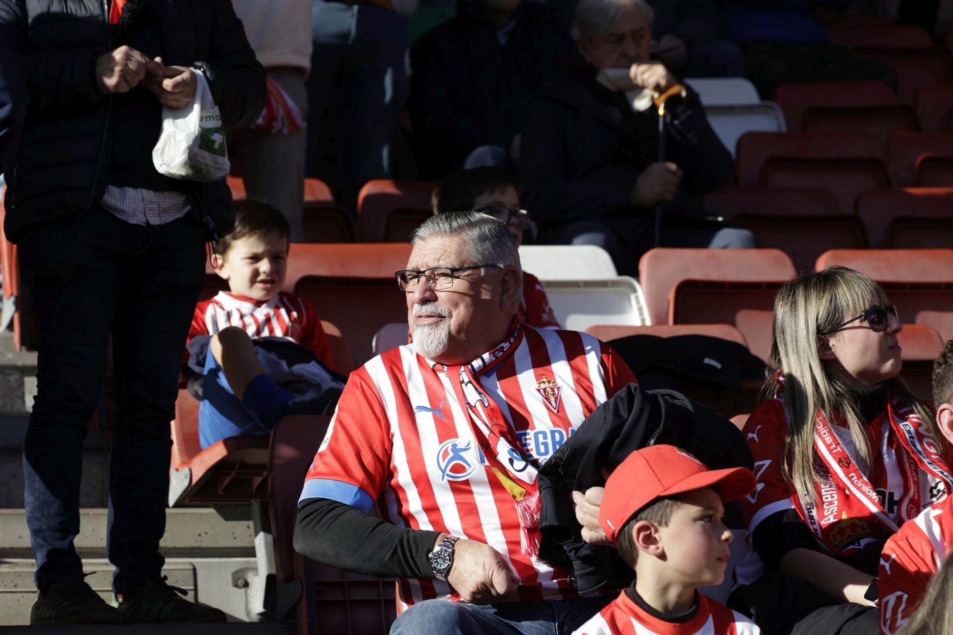 ¿Estuviste en el Sporting de Gijón - Racing de Ferrol? ¡Búscate en las fotos!