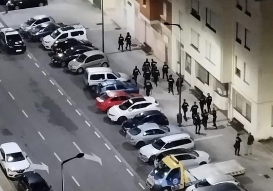 Despliegue policial en el Polígono de Pumarín.