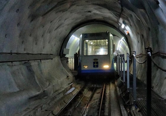 Funicular que cubre el trayecto de Poncebos a Bulnes.