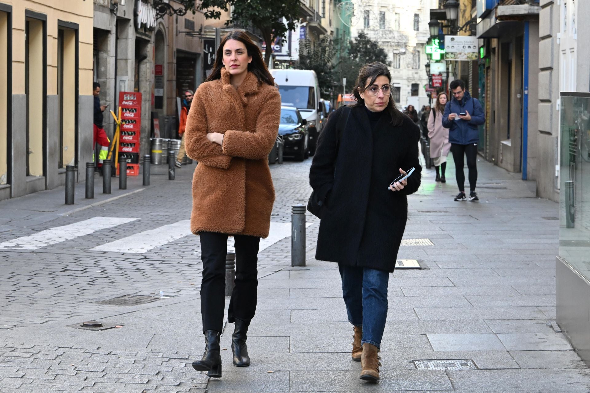 Multitudinario adiós a Marisa Paredes: familiares, amigos y compañeros despiden a la actriz