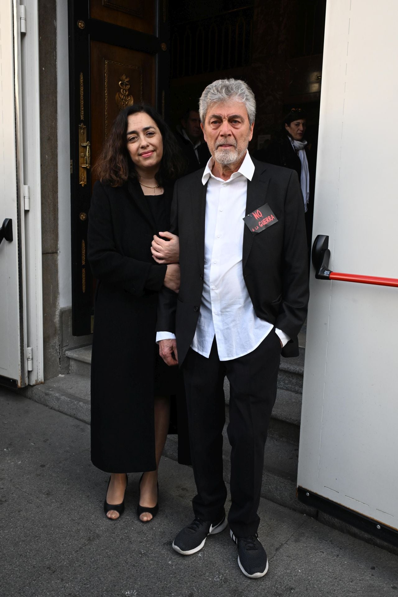 Multitudinario adiós a Marisa Paredes: familiares, amigos y compañeros despiden a la actriz