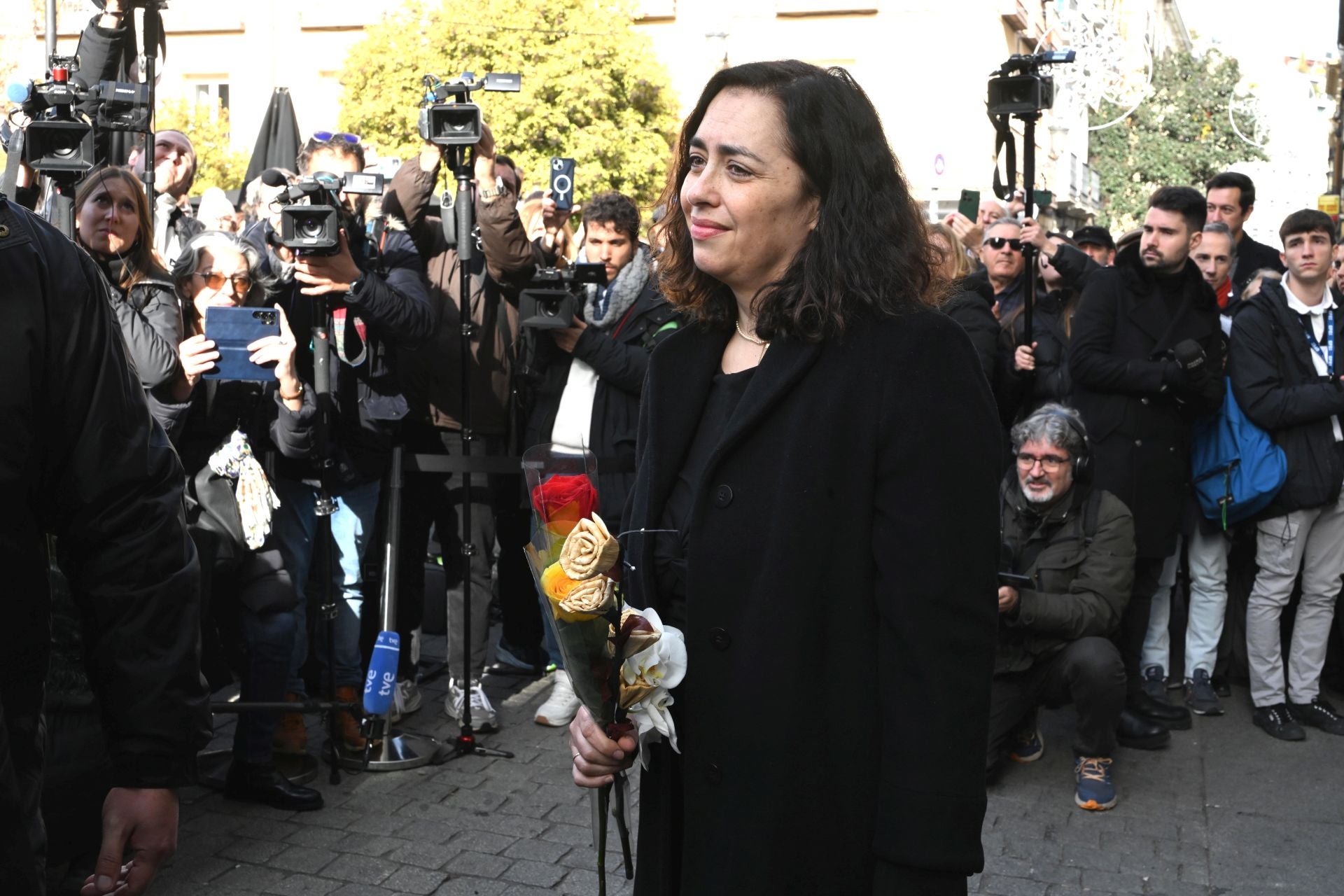 Multitudinario adiós a Marisa Paredes: familiares, amigos y compañeros despiden a la actriz