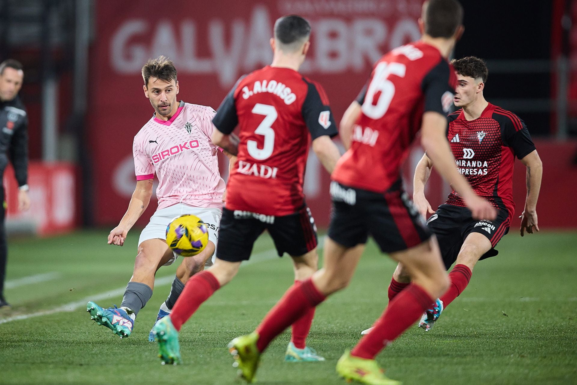 Las mejores imágenes del Mirandés 1 - 1 Sporting de Gijón