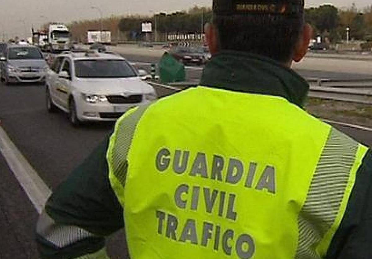 La DGT comienza a multar con 400 euros a los vehículos que llevan este dispositivo