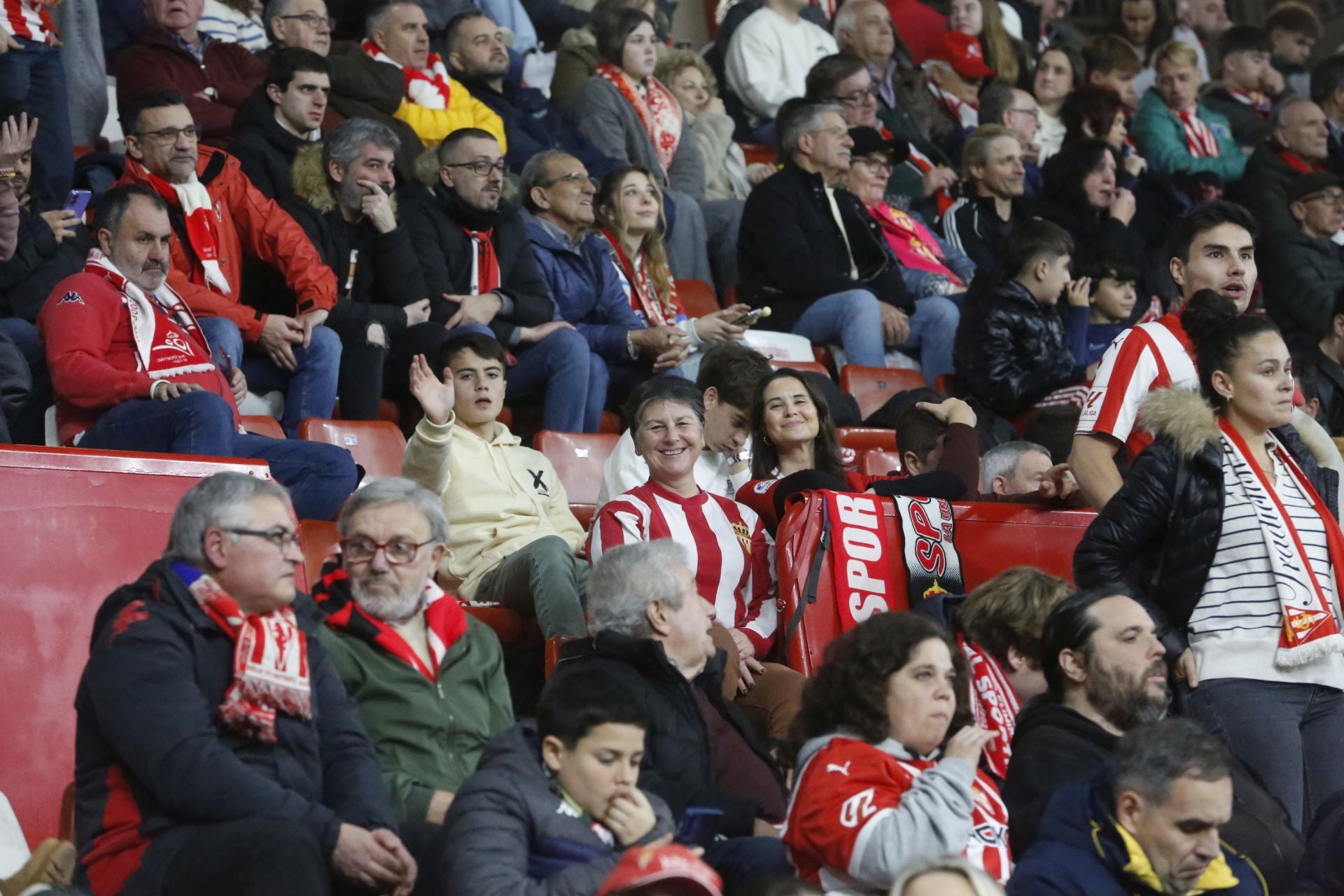 ¿Estuviste en el Sporting - Málaga? ¡Búscate!