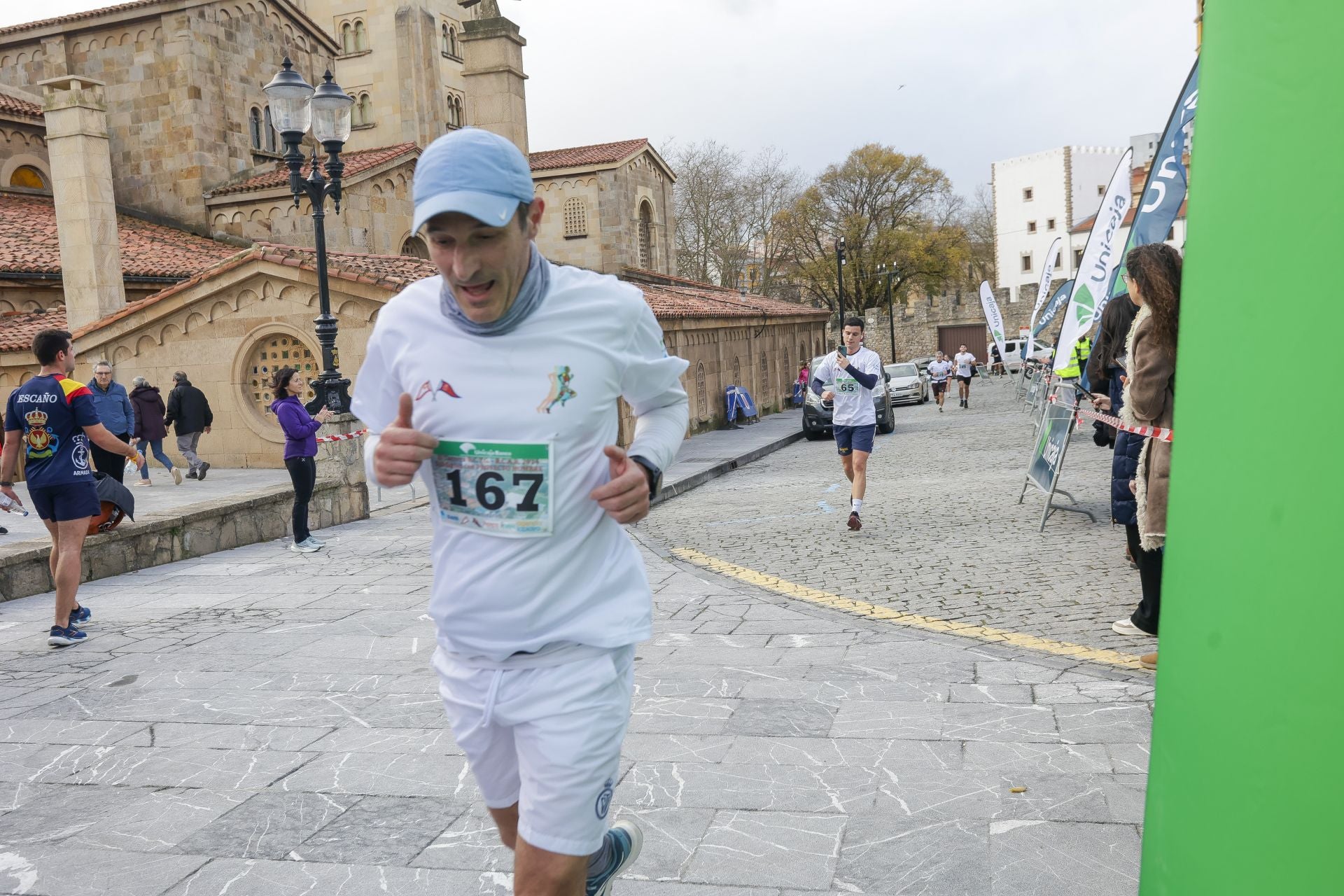 La carrera entre el club de Tenis y el club de Regatas de Gijón, en imágenes