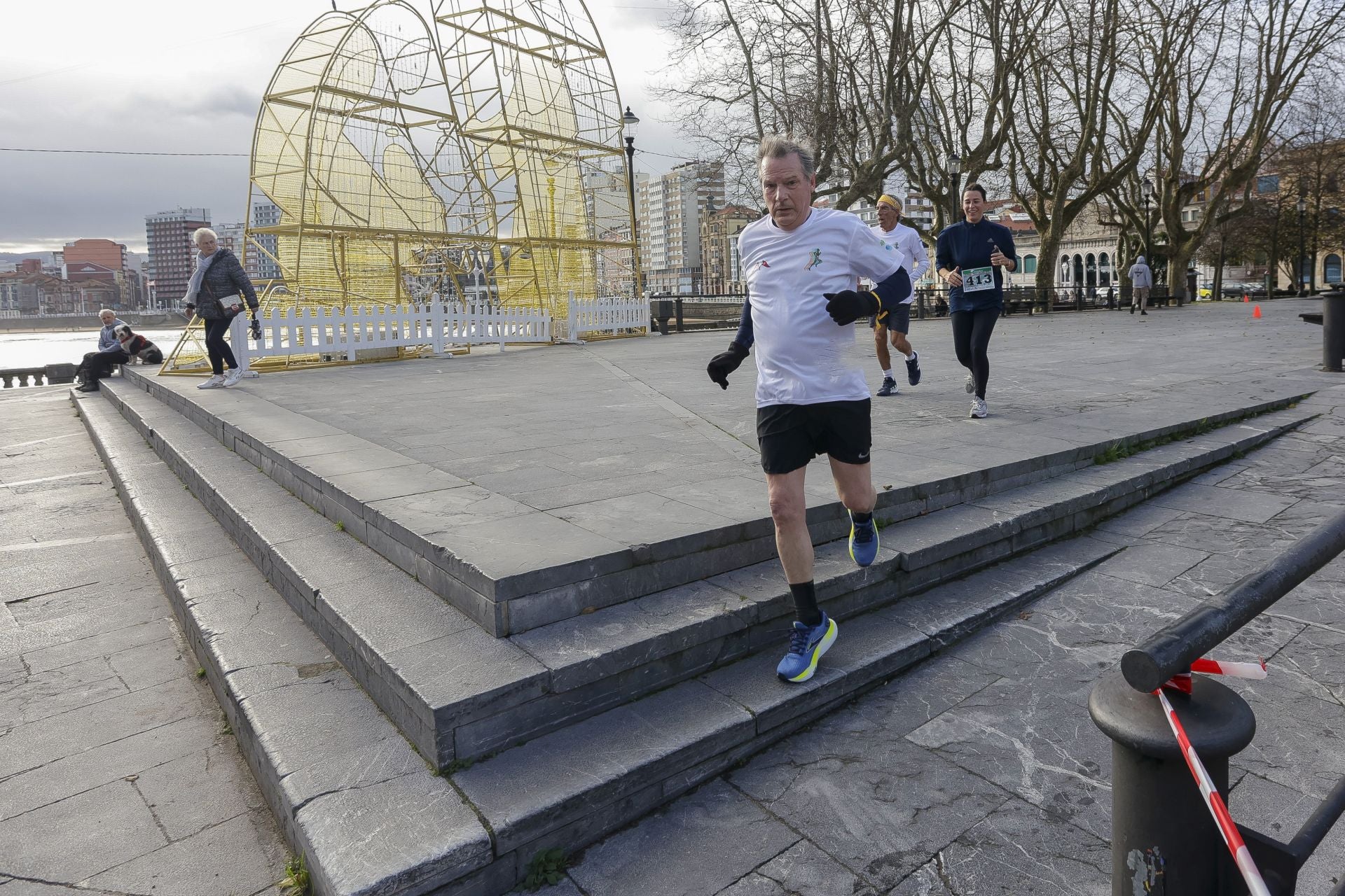 La carrera entre el club de Tenis y el club de Regatas de Gijón, en imágenes