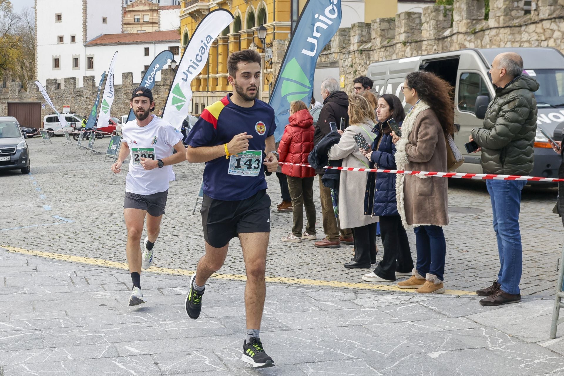 La carrera entre el club de Tenis y el club de Regatas de Gijón, en imágenes