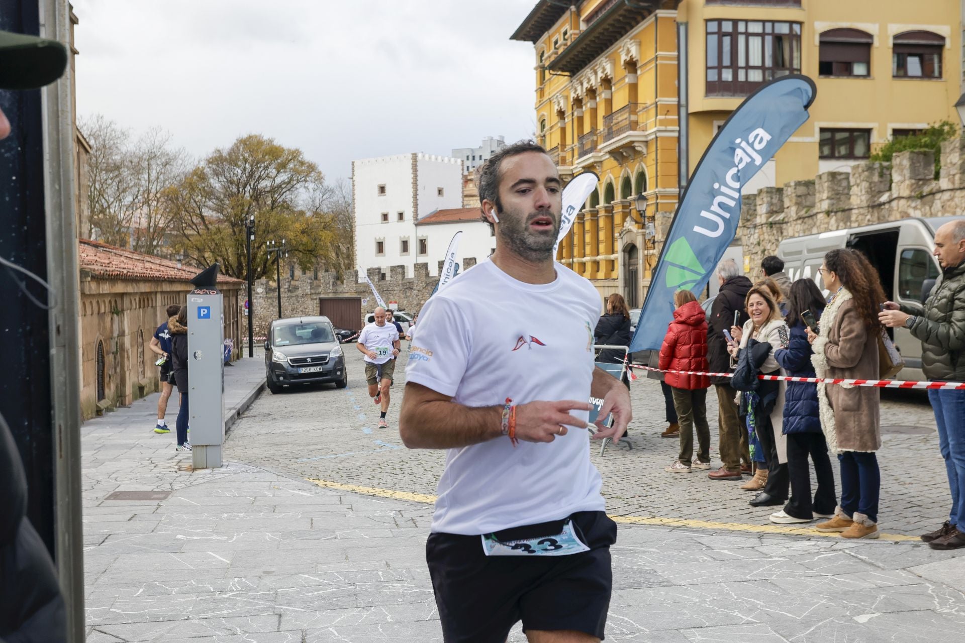 La carrera entre el club de Tenis y el club de Regatas de Gijón, en imágenes