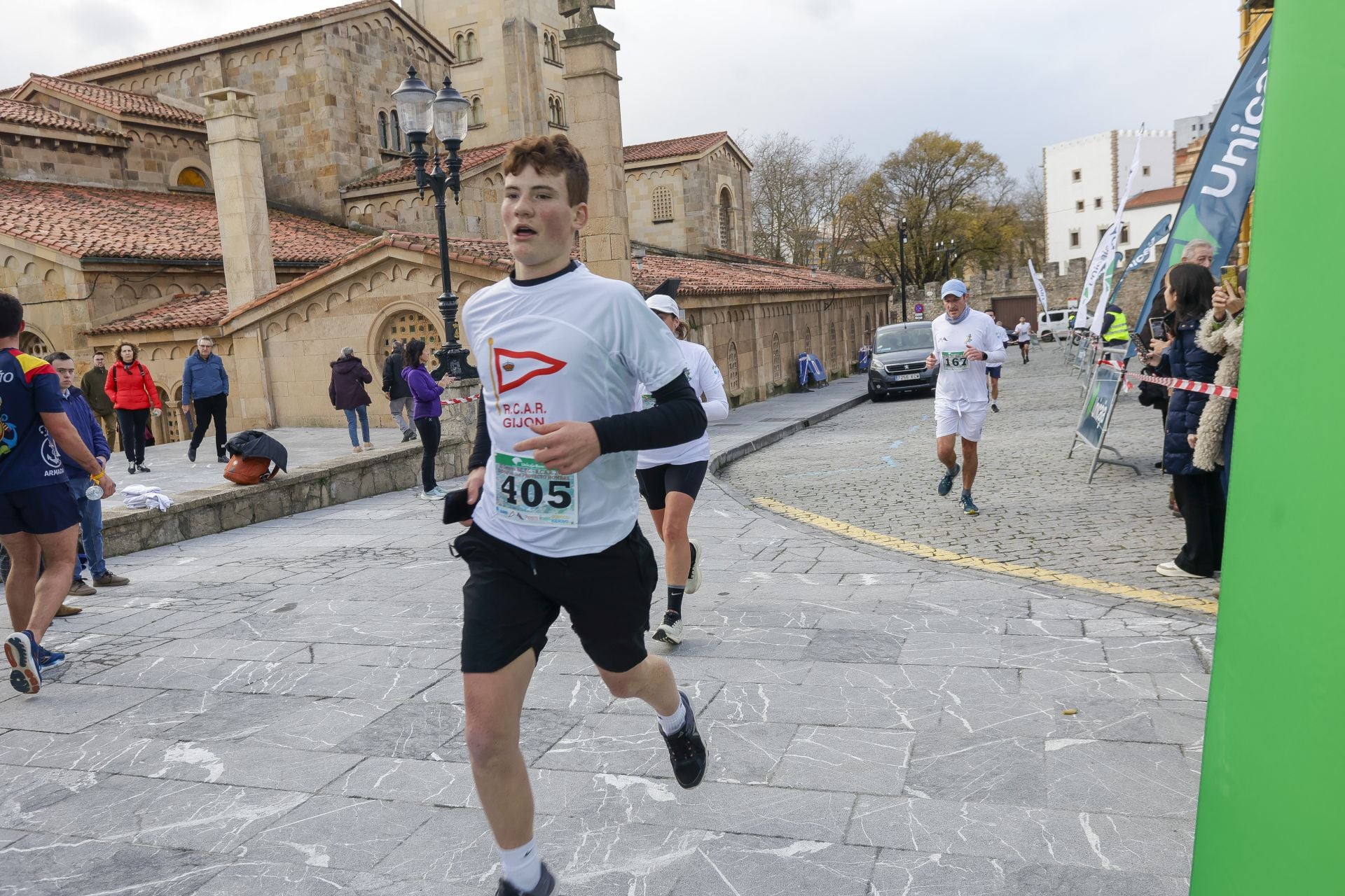 La carrera entre el club de Tenis y el club de Regatas de Gijón, en imágenes