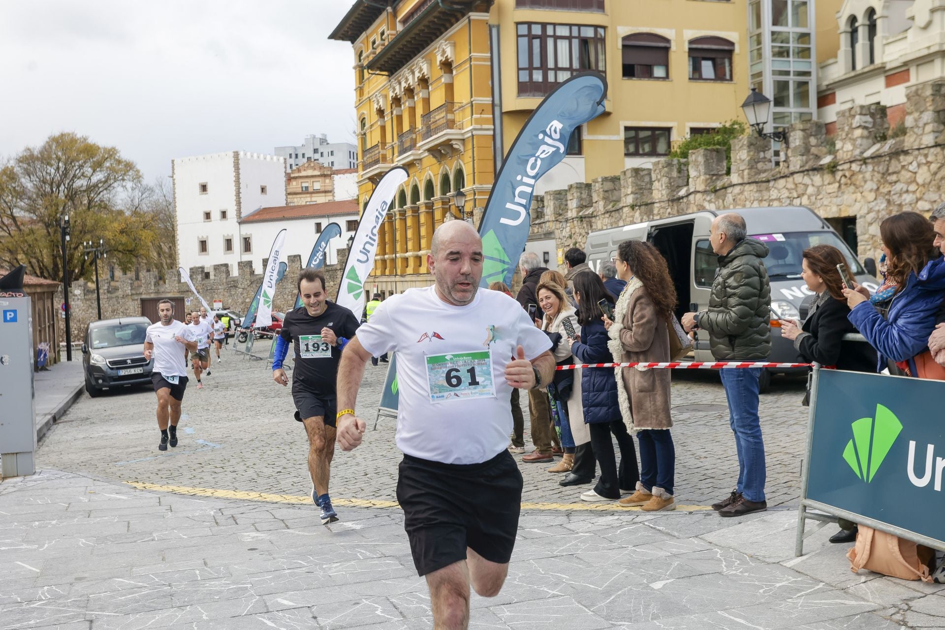 La carrera entre el club de Tenis y el club de Regatas de Gijón, en imágenes