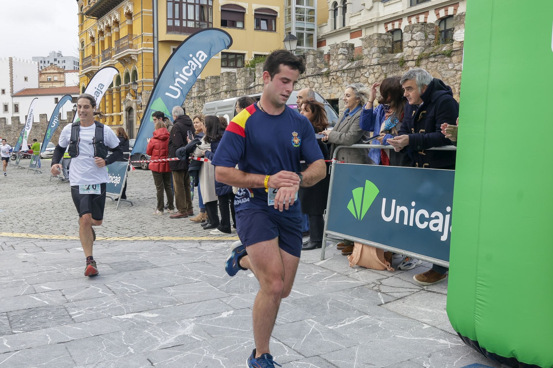 La carrera entre el club de Tenis y el club de Regatas de Gijón, en imágenes