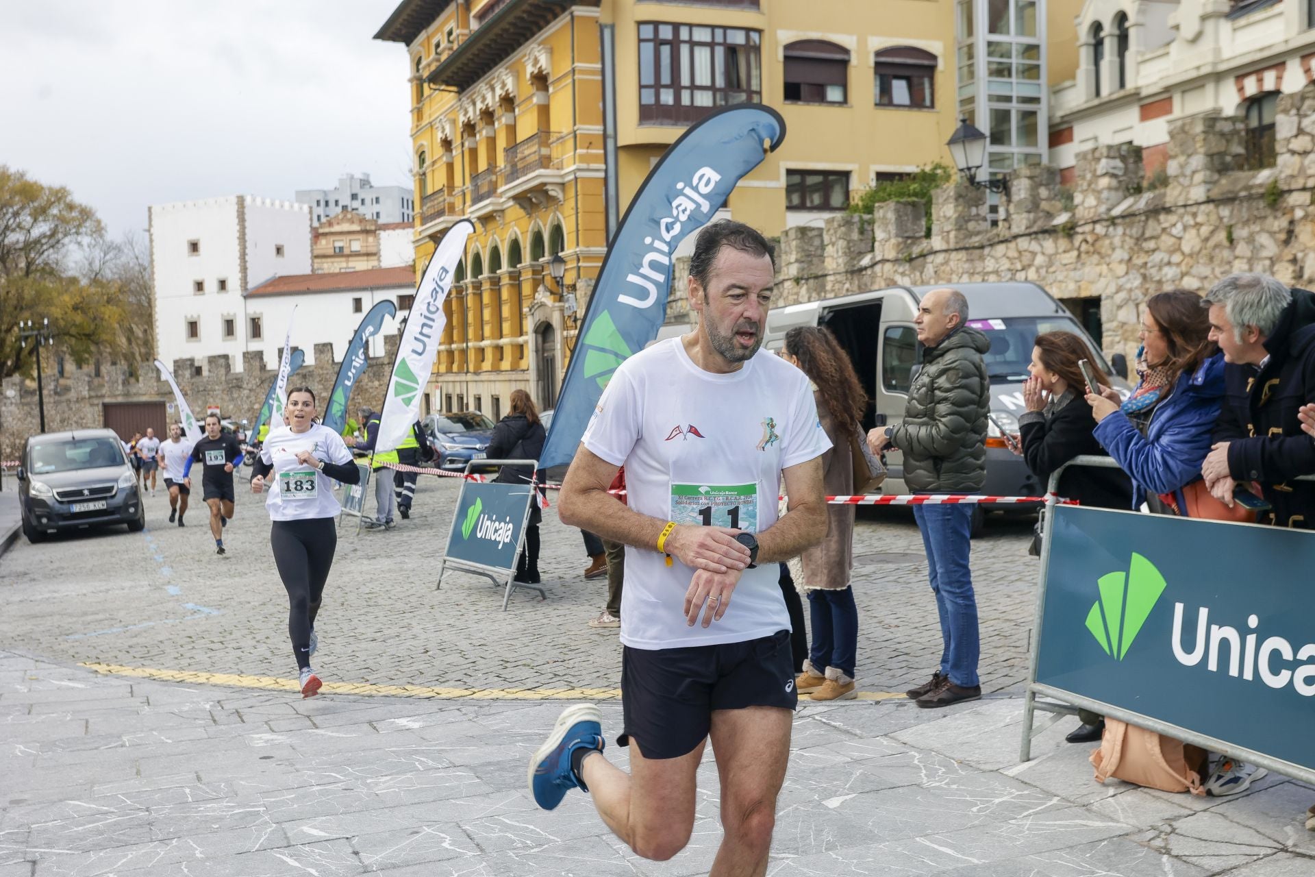 La carrera entre el club de Tenis y el club de Regatas de Gijón, en imágenes