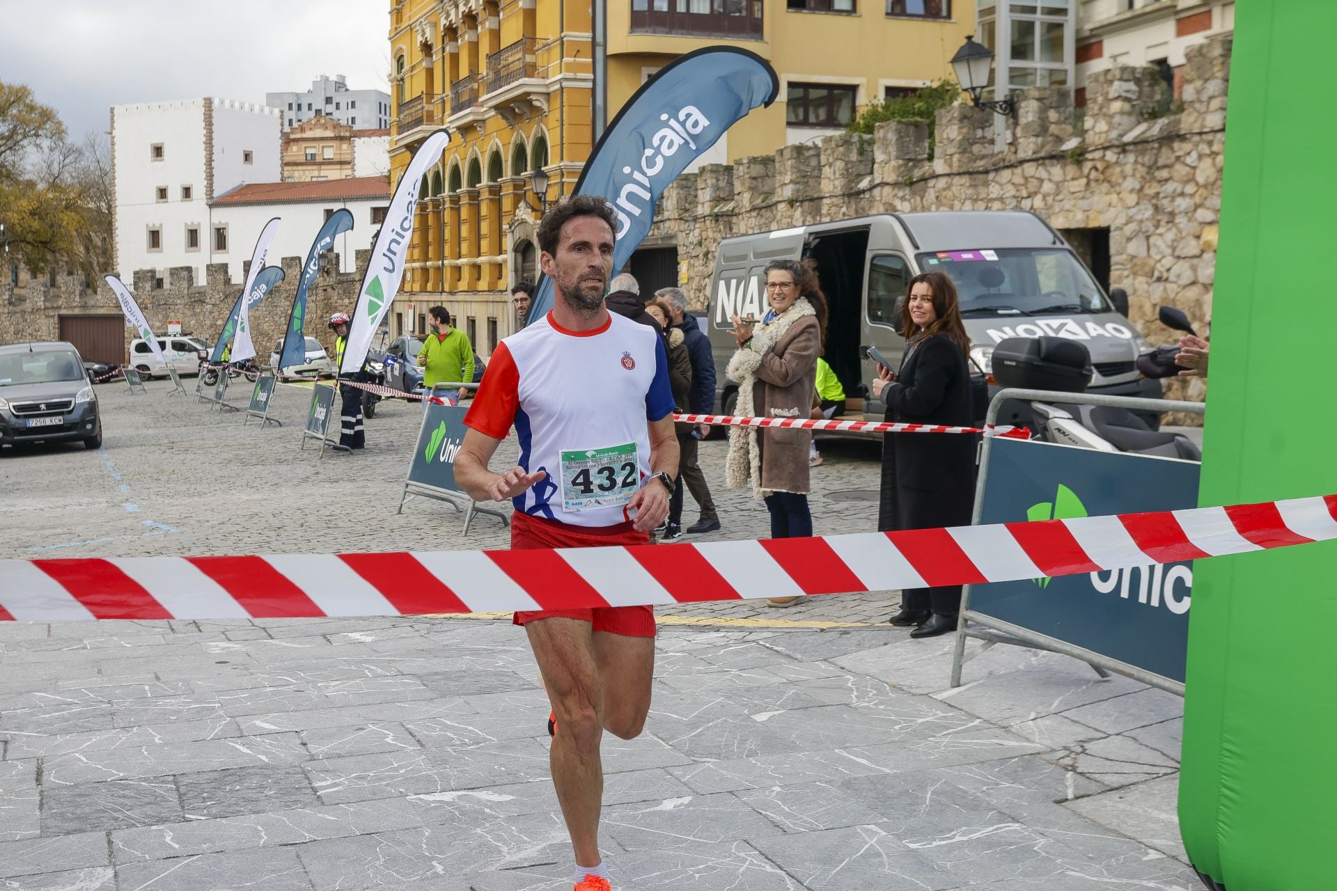 La carrera entre el club de Tenis y el club de Regatas de Gijón, en imágenes