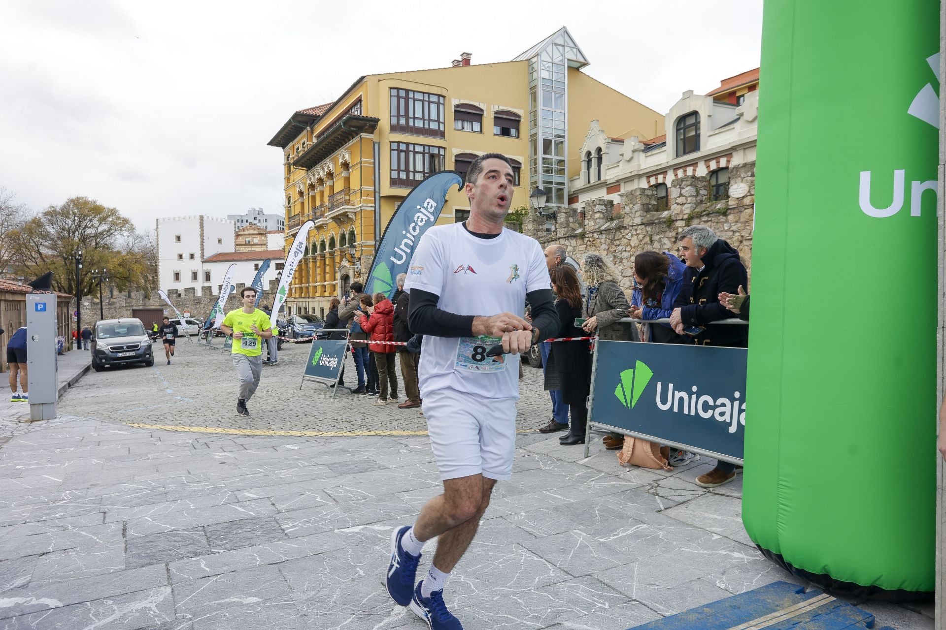 La carrera entre el club de Tenis y el club de Regatas de Gijón, en imágenes