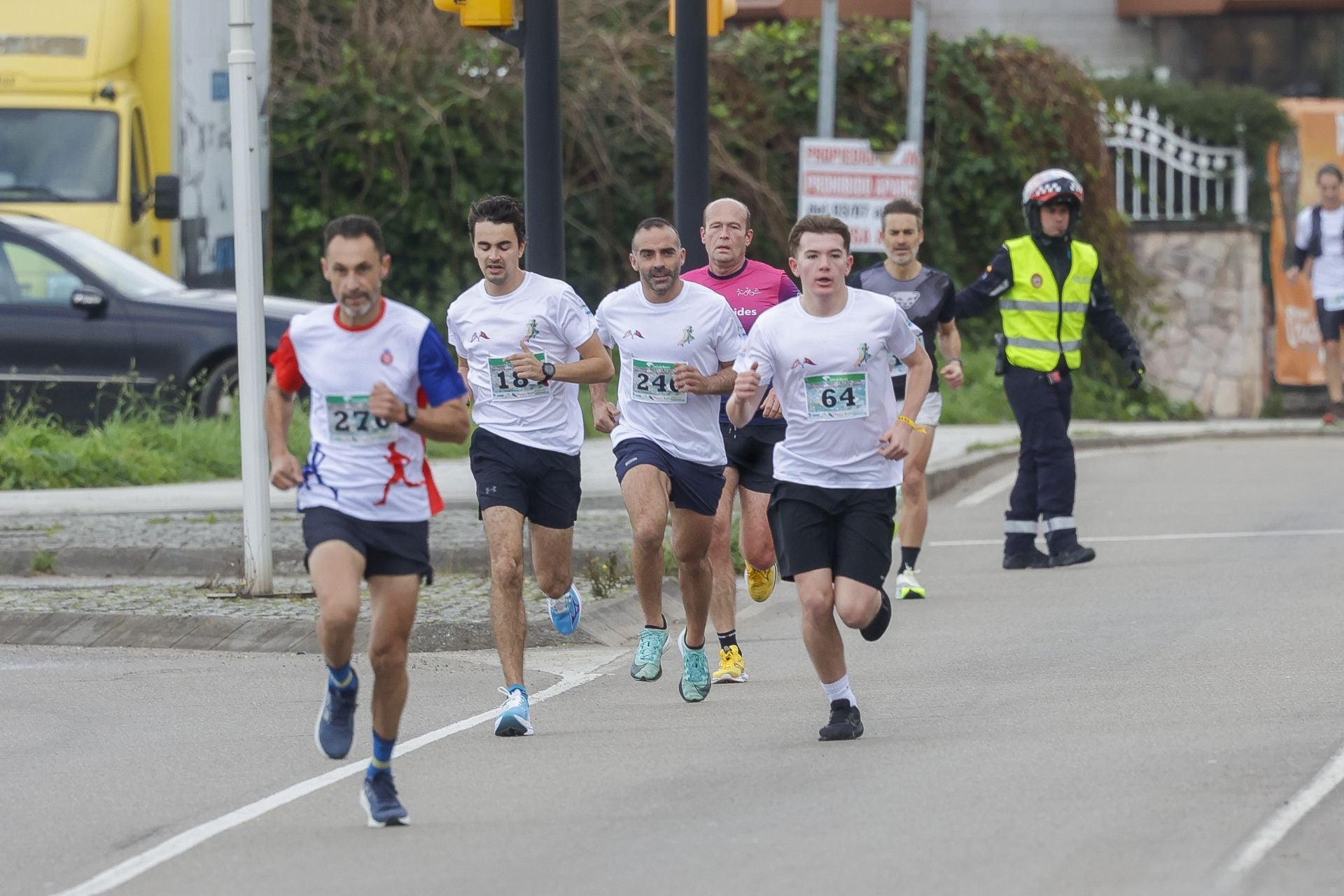 La carrera entre el club de Tenis y el club de Regatas de Gijón, en imágenes