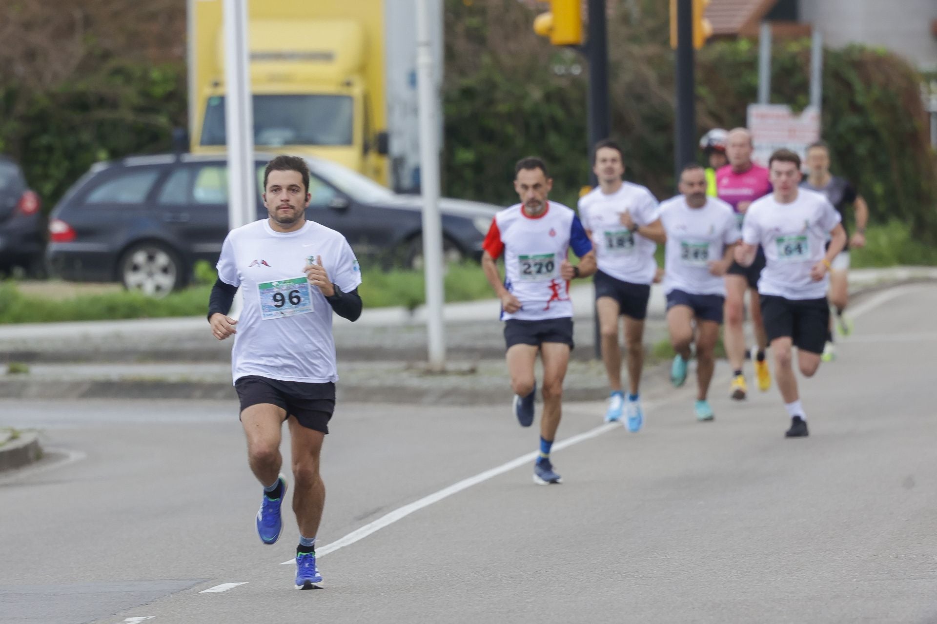 La carrera entre el club de Tenis y el club de Regatas de Gijón, en imágenes