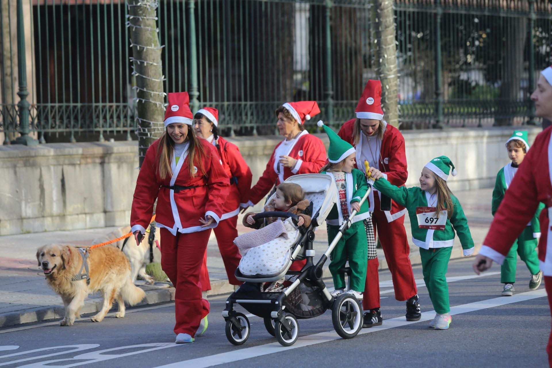 Las imágenes de la Carrera de Papá Noel en Oviedo