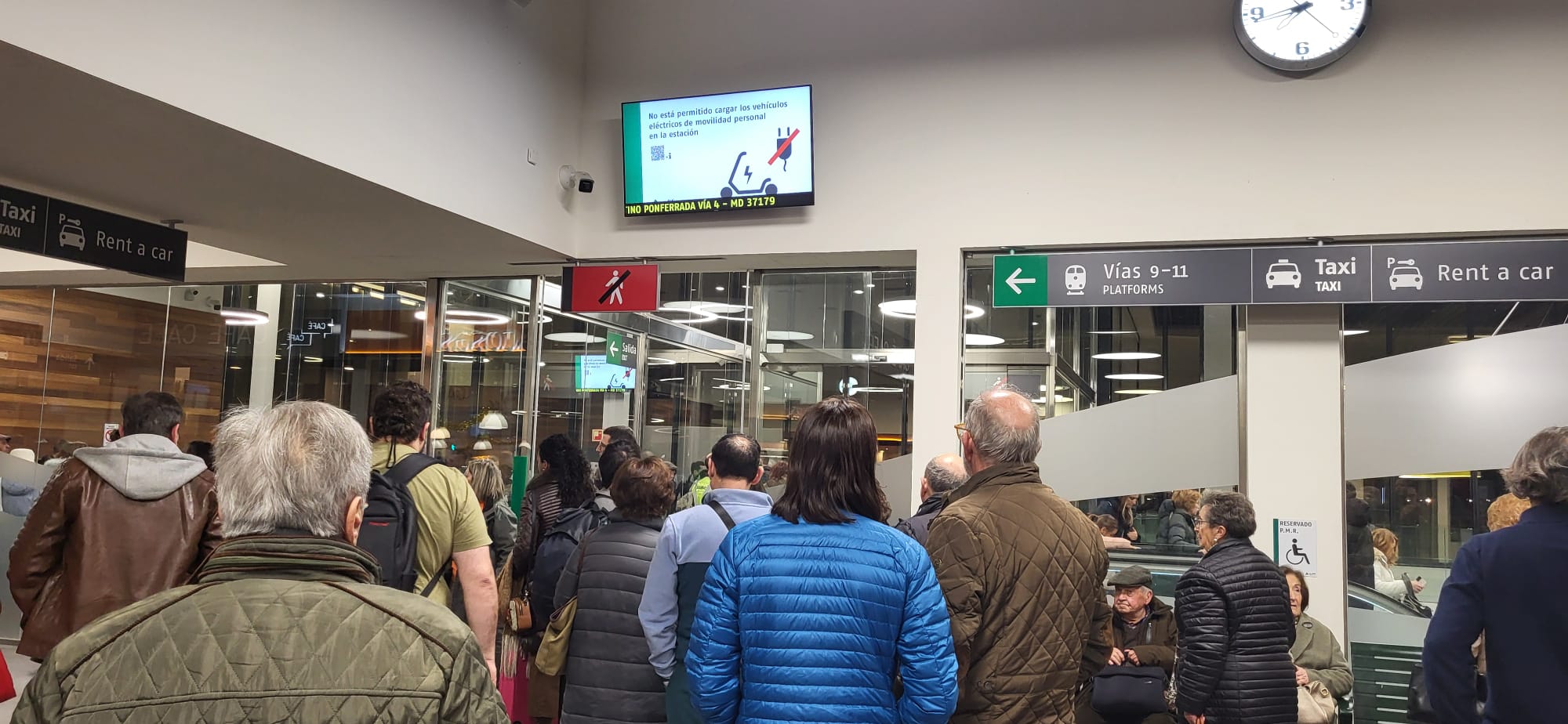 Nuevo caos en los trenes Asturias-Madrid: centenares de afectados