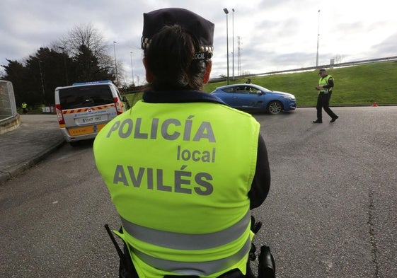 Imagen de un control de alcohol y drogas en Avilés.