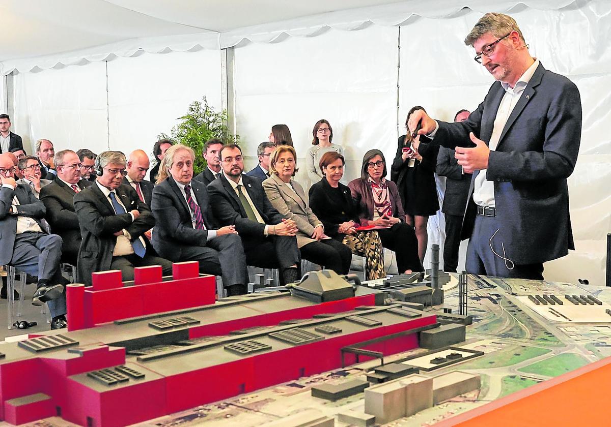 Acto celebrado en mayo para hacer oficial el inicio de las obras de construcción de un horno eléctrico híbrido en la acería de Arcelor en Gijón.