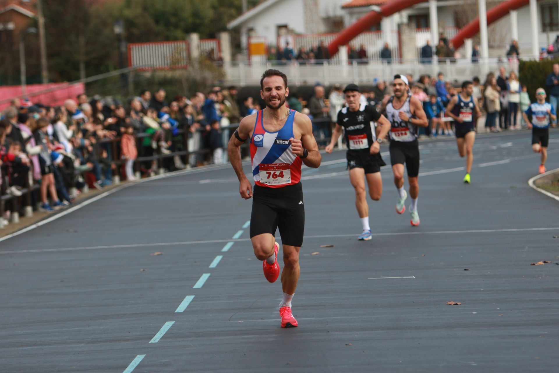 Una carrera mañanera para empezar la Nochebuena en Gijón