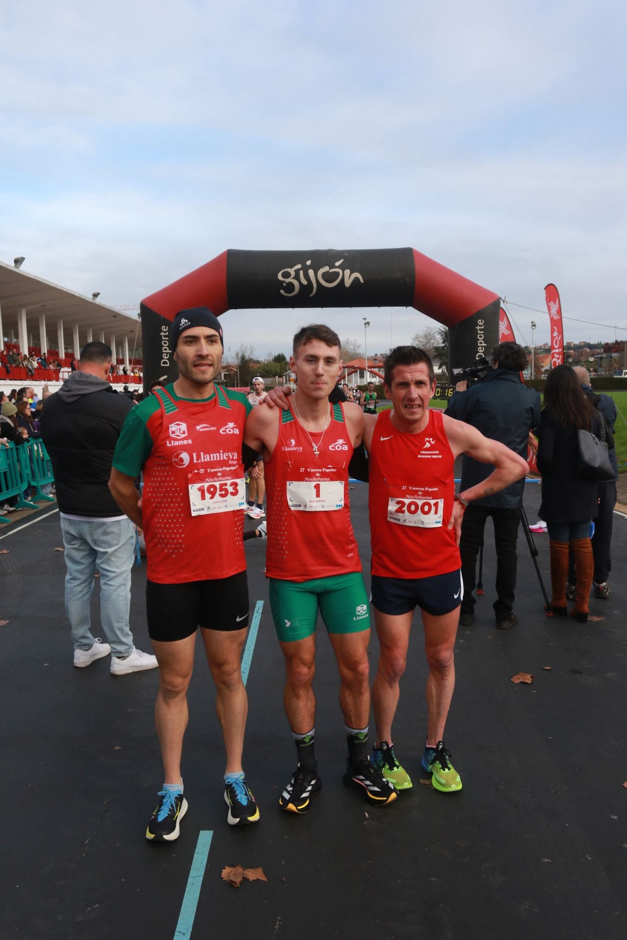 Una carrera mañanera para empezar la Nochebuena en Gijón