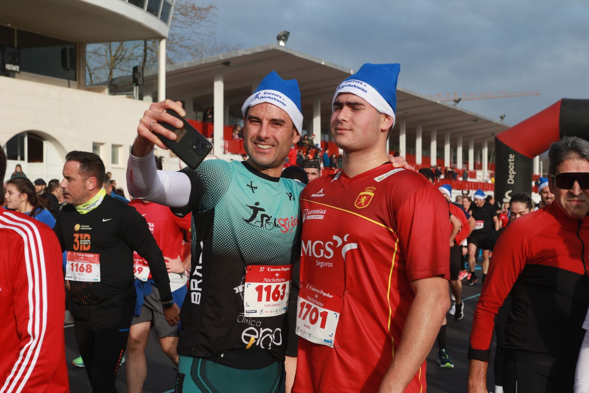 Una carrera mañanera para empezar la Nochebuena en Gijón