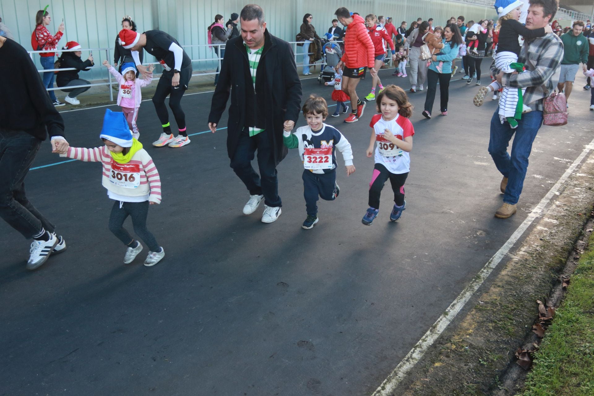 Una carrera mañanera para empezar la Nochebuena en Gijón