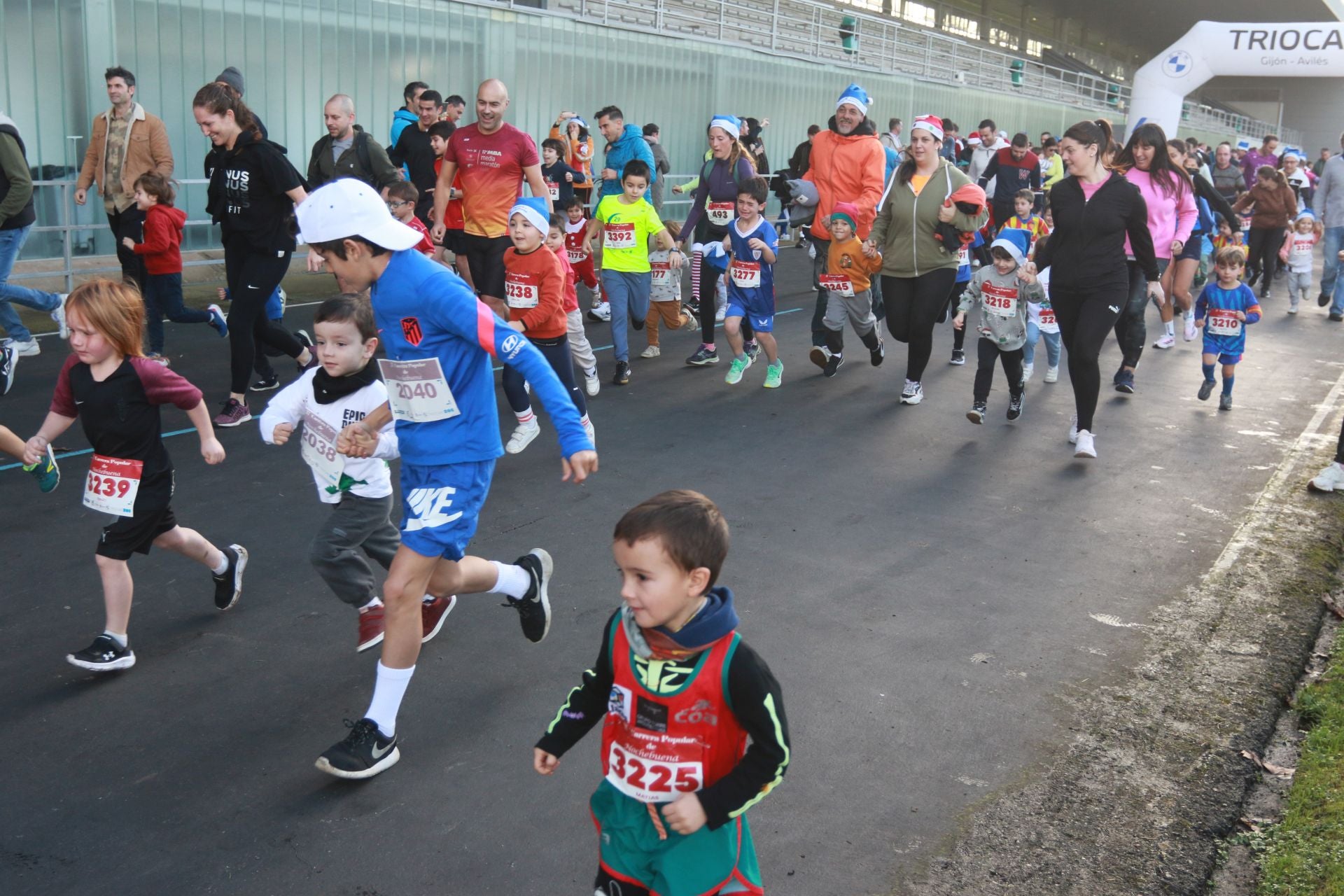 Una carrera mañanera para empezar la Nochebuena en Gijón