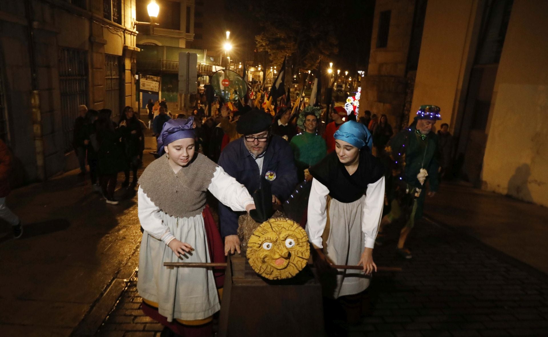 L&#039;Anguleru y Lolina reparten ilusión en Avilés