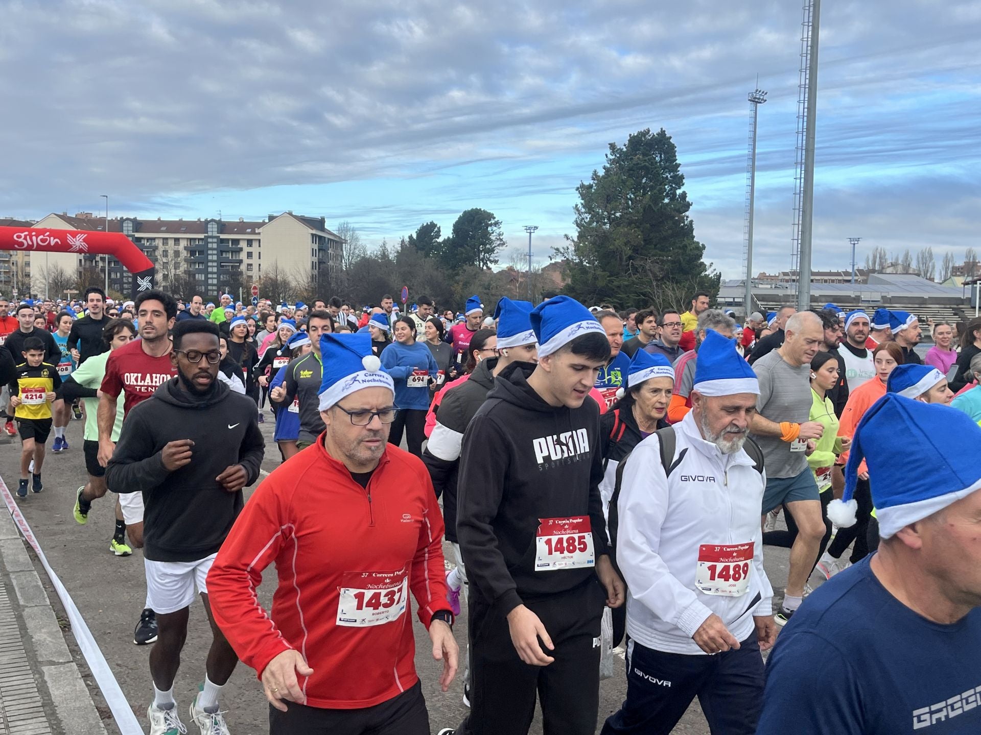 Una carrera mañanera para empezar la Nochebuena en Gijón