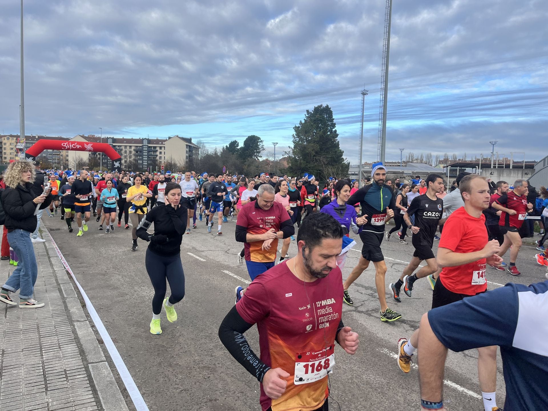 Una carrera mañanera para empezar la Nochebuena en Gijón