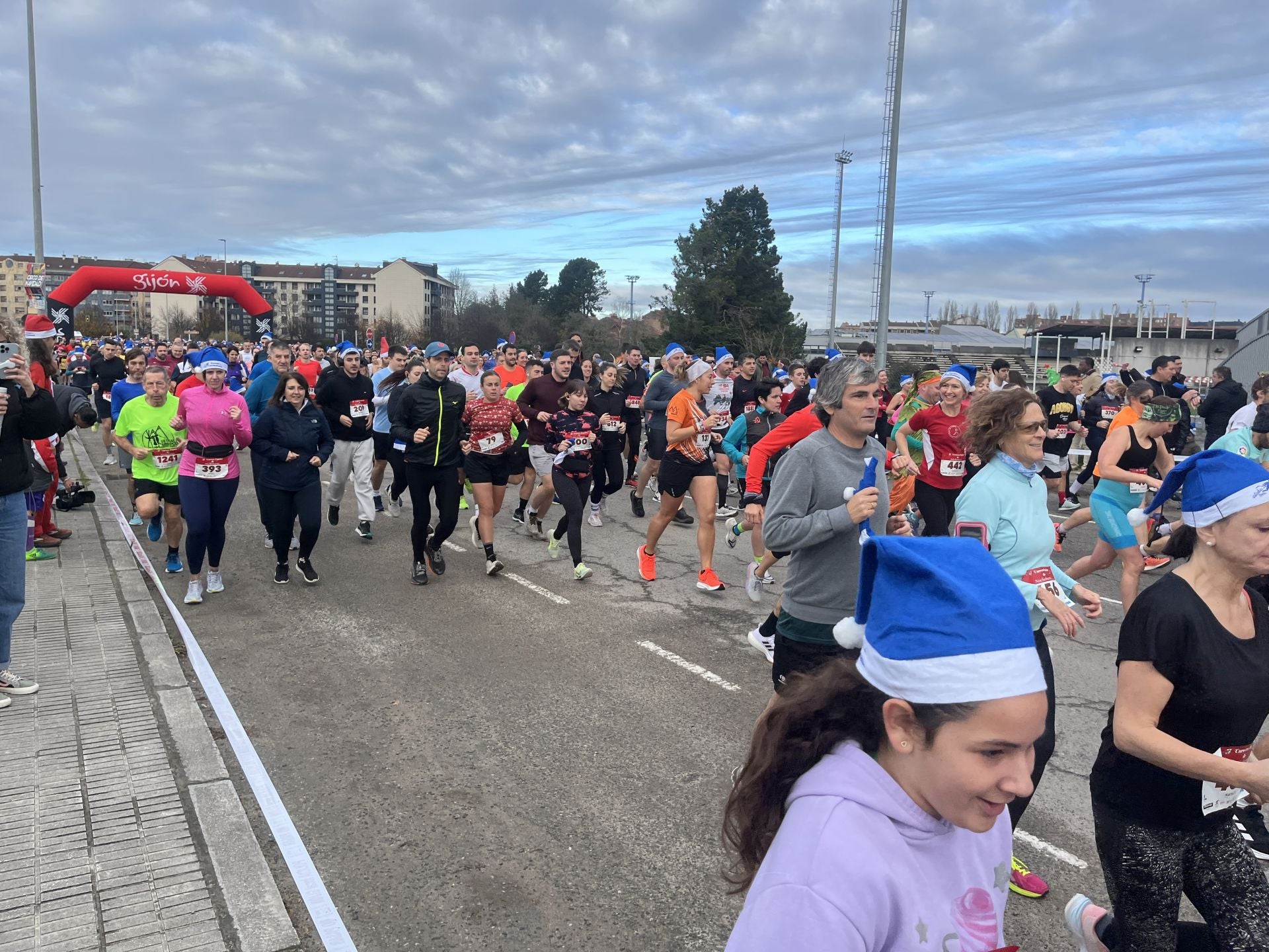 Una carrera mañanera para empezar la Nochebuena en Gijón