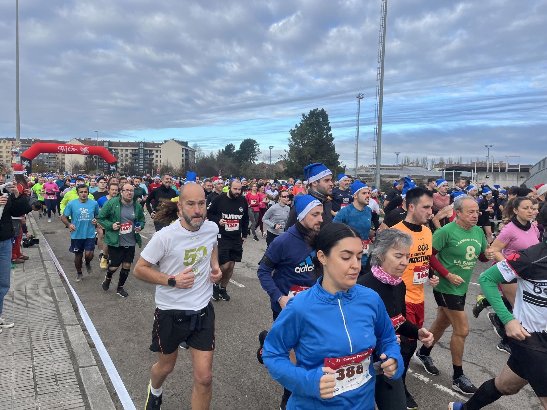 Una carrera mañanera para empezar la Nochebuena en Gijón