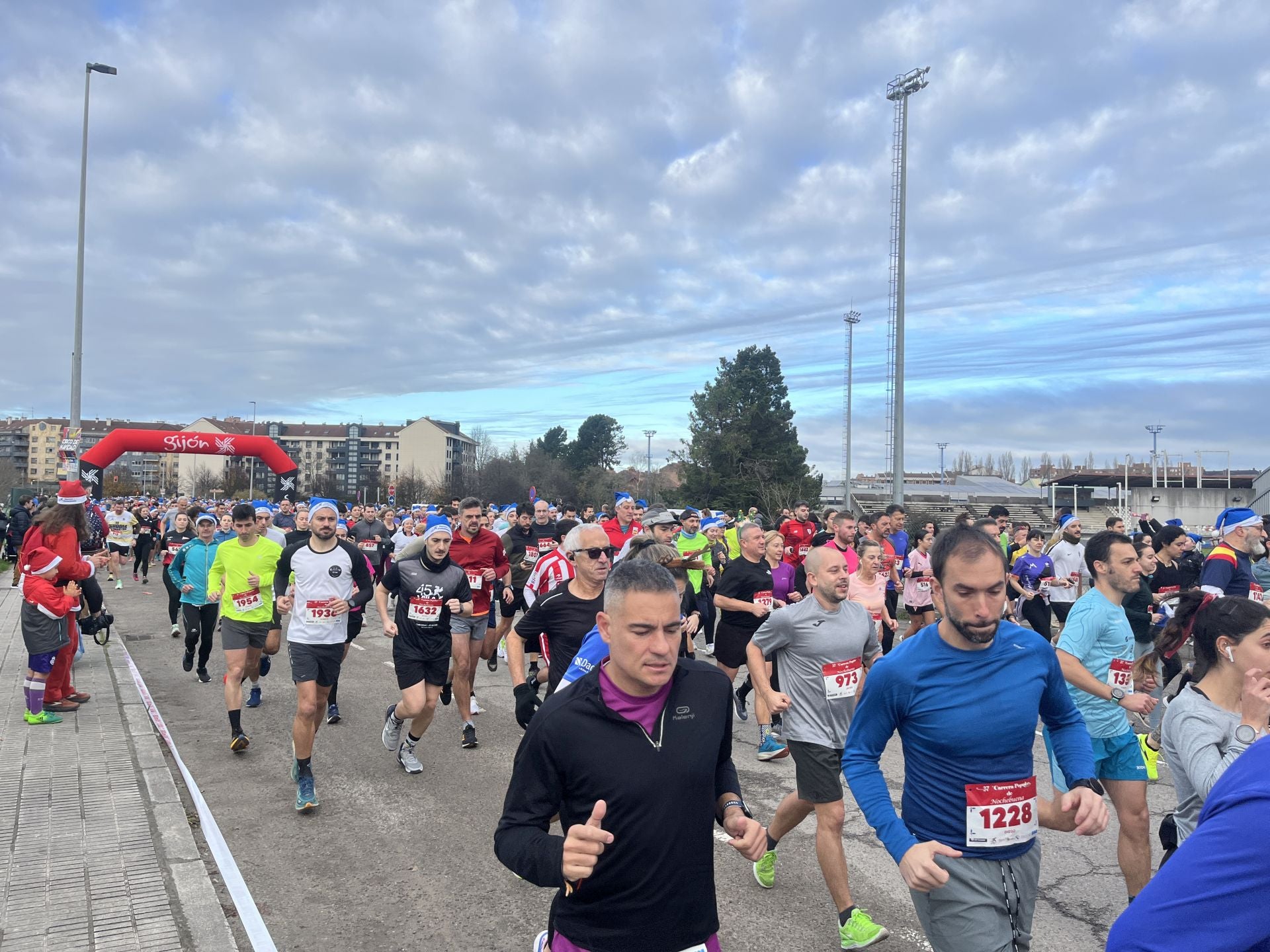 Una carrera mañanera para empezar la Nochebuena en Gijón