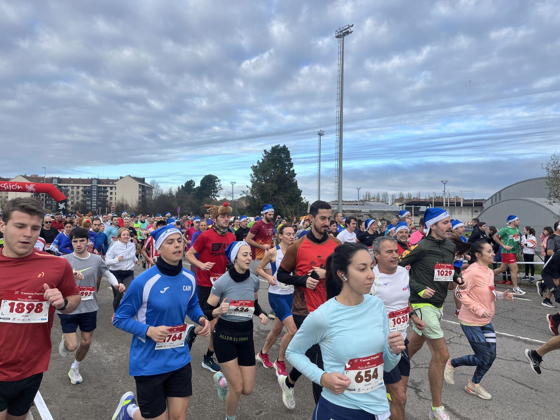 Una carrera mañanera para empezar la Nochebuena en Gijón