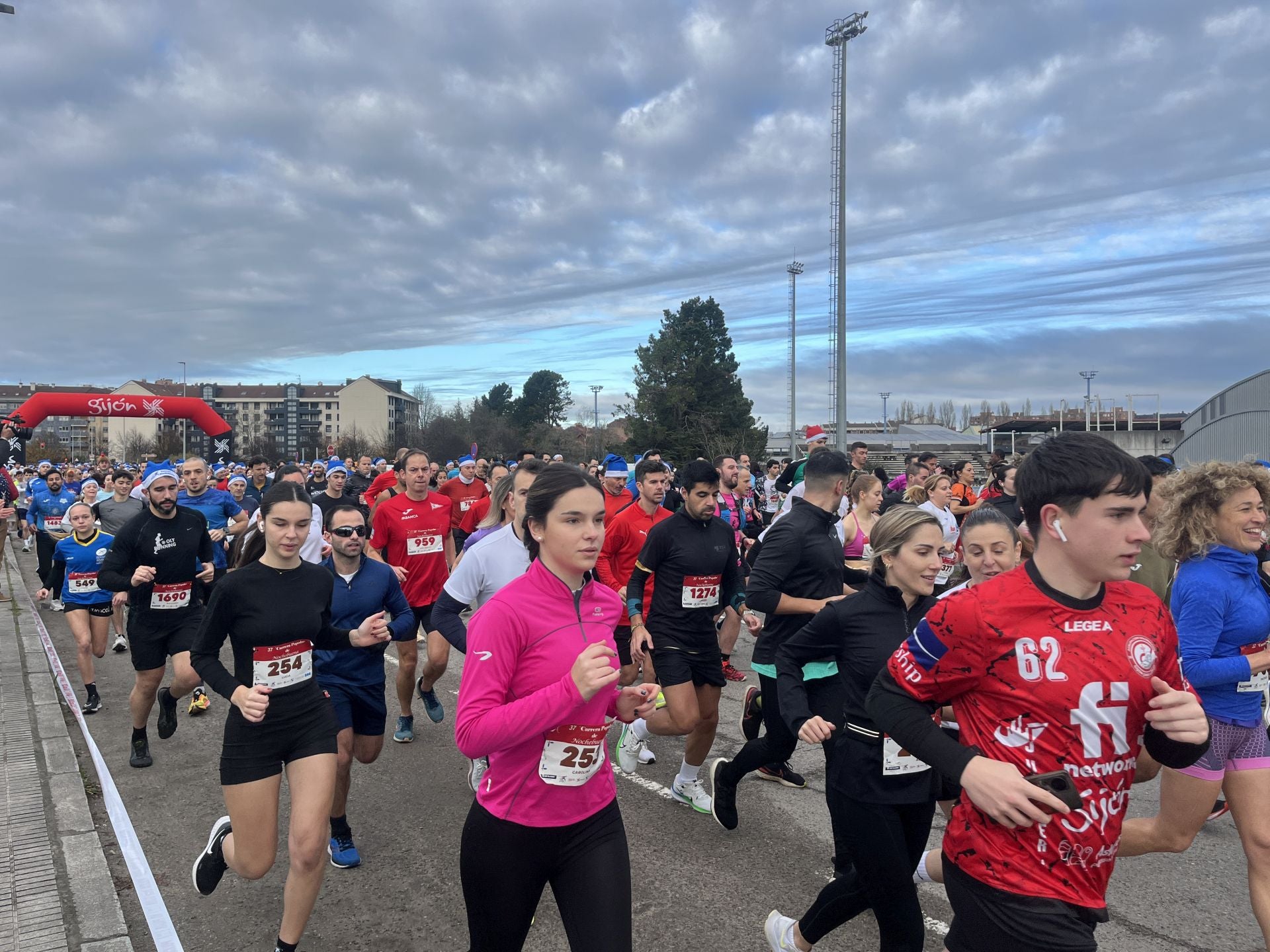 Una carrera mañanera para empezar la Nochebuena en Gijón