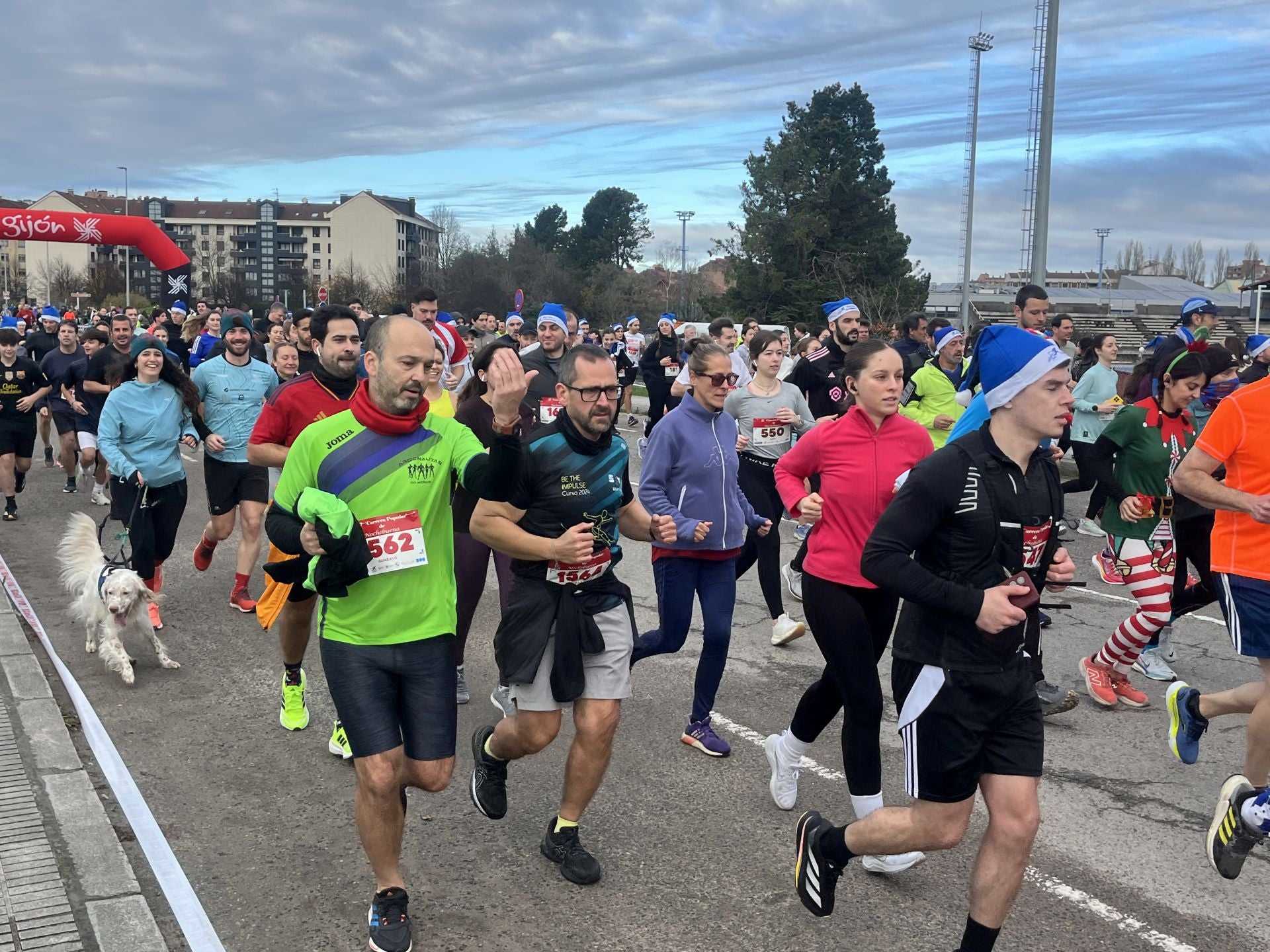 Una carrera mañanera para empezar la Nochebuena en Gijón