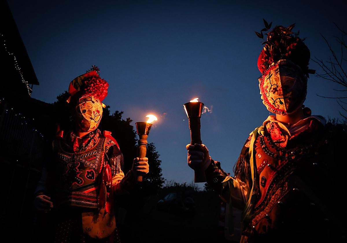 Las Salguerinas iluminan las tradiciones en Pillarno