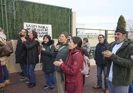 Protesta a las puertas de la escuela de Jardín de Cantos el pasado día 13.