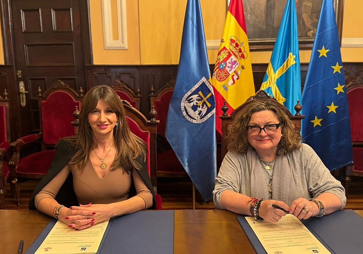 La concejala de Economía de Oviedo, Leticia González, y la directora de Cáritas Oviedo, Elsa Suárez.
