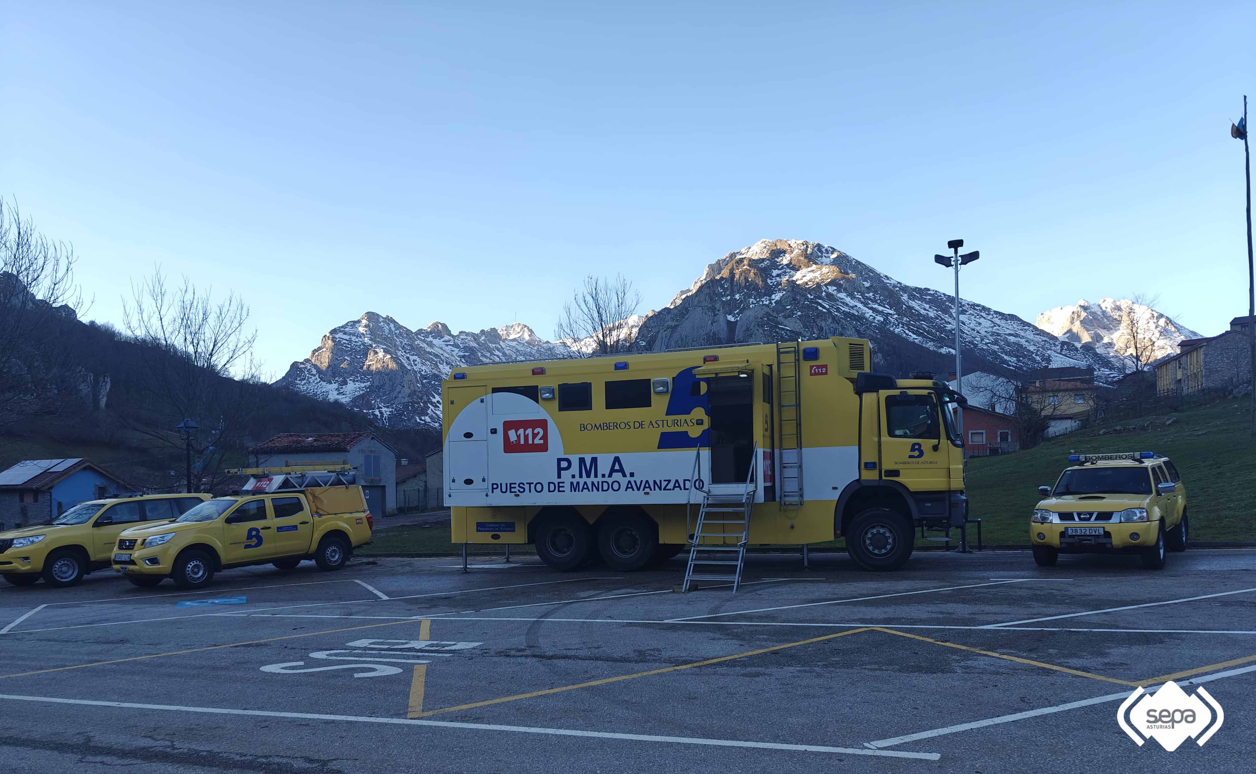 Amplio operativo desde Sotres para buscar a un montañero leonés desaparecido en Picos de Europa