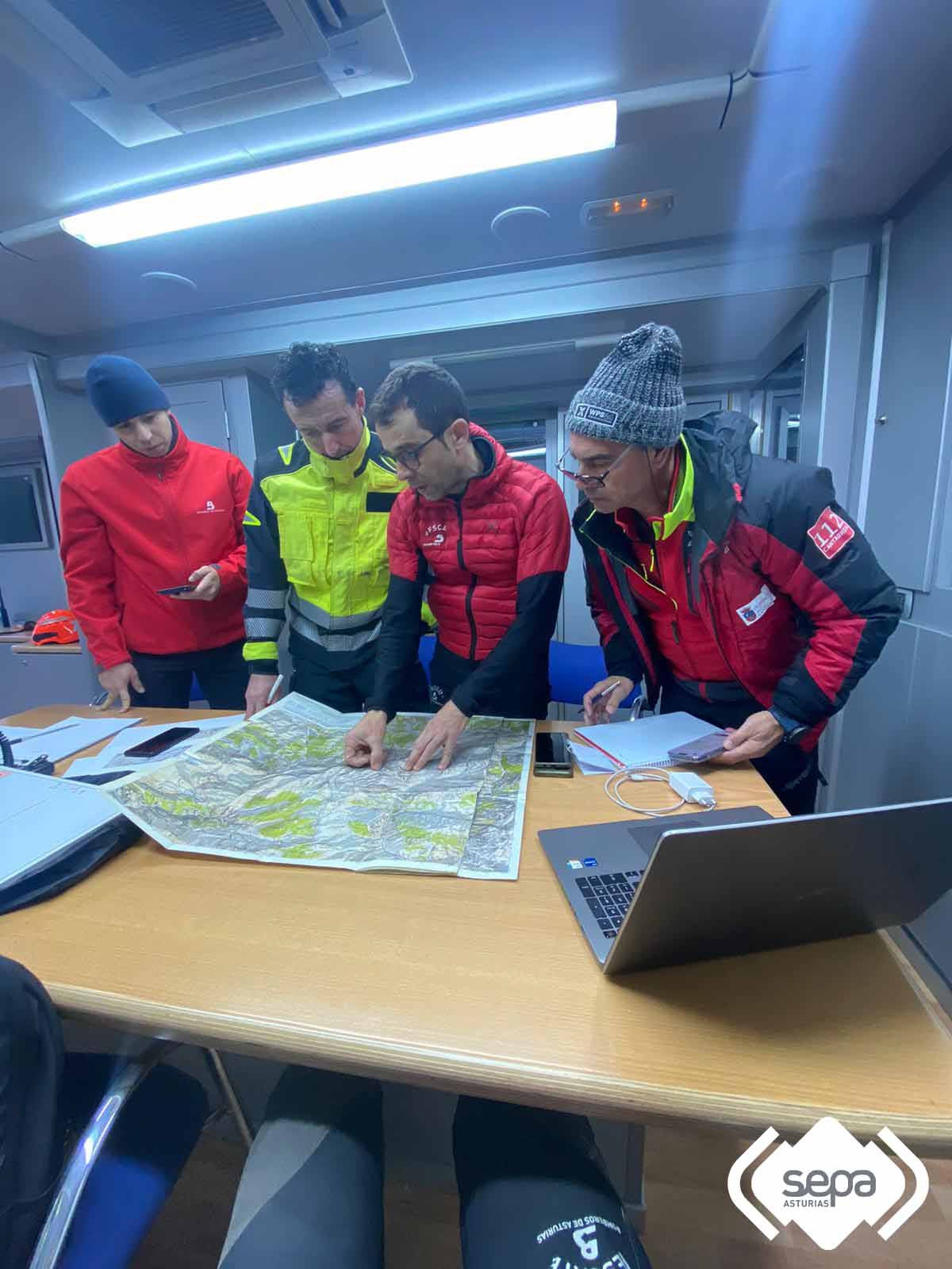 Amplio operativo desde Sotres para buscar a un montañero leonés desaparecido en Picos de Europa