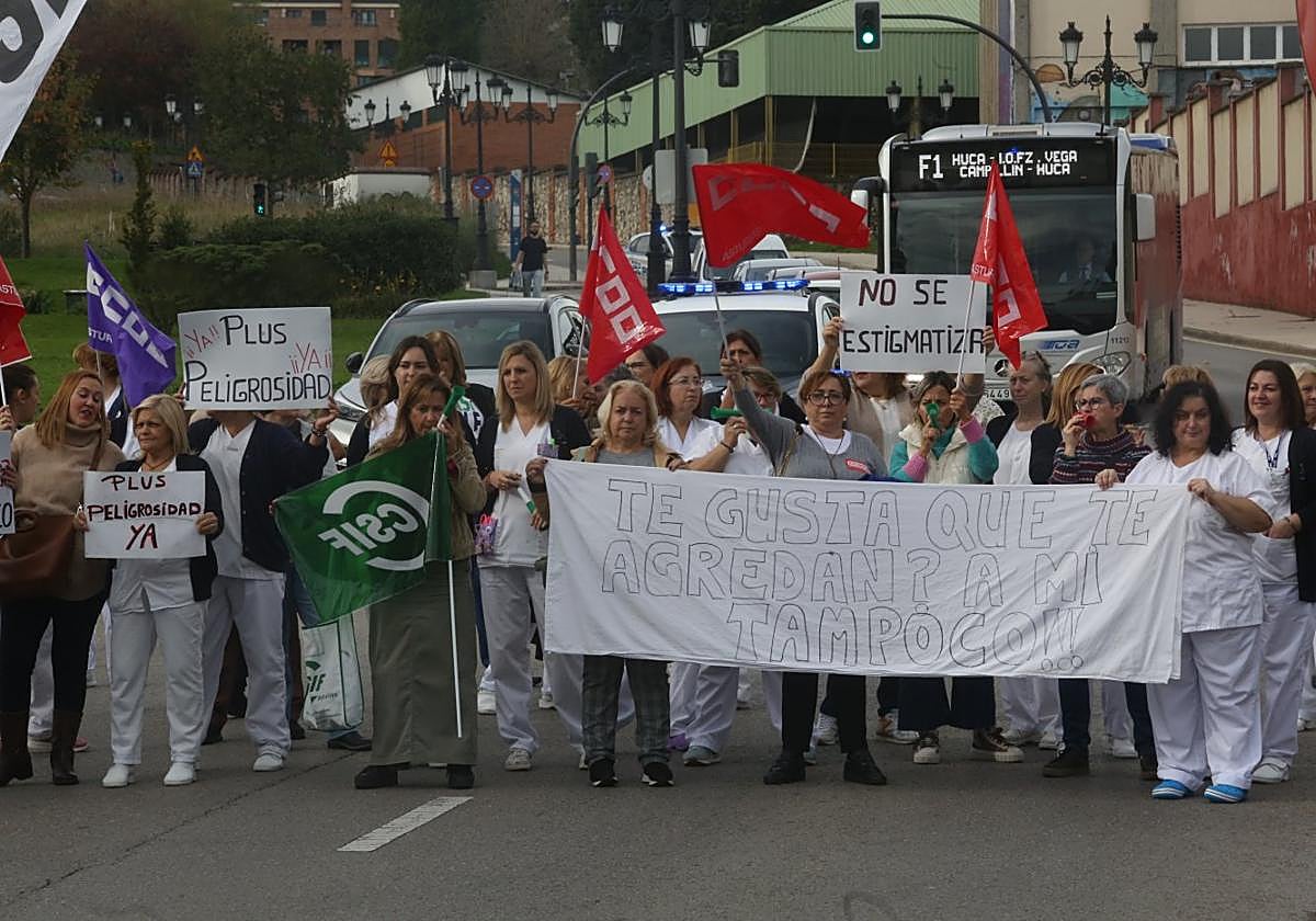 Protesta llevada a cabo hace un año por trabajadoras de la residencia del ERA de El Cristo, en Oviedo.
