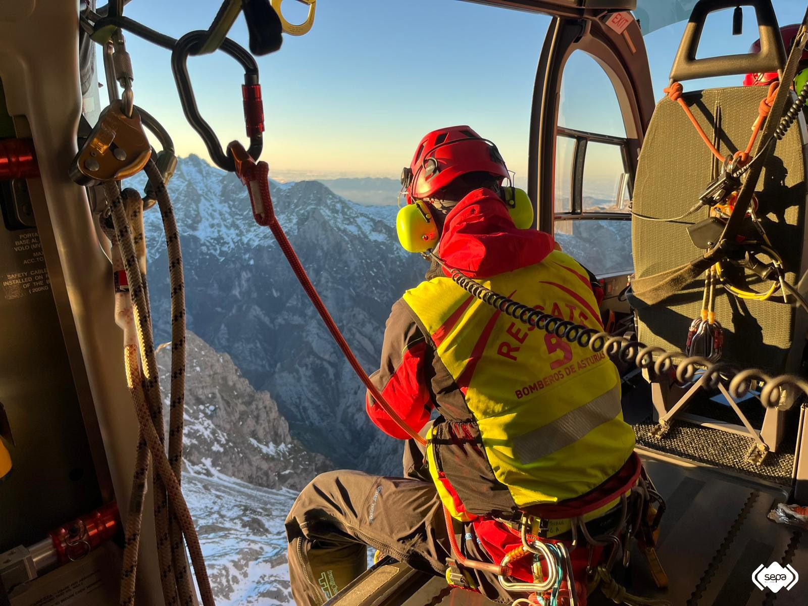 Búsqueda desde el helicóptero del Sevicio de Emergencias del Principado de Asturias 