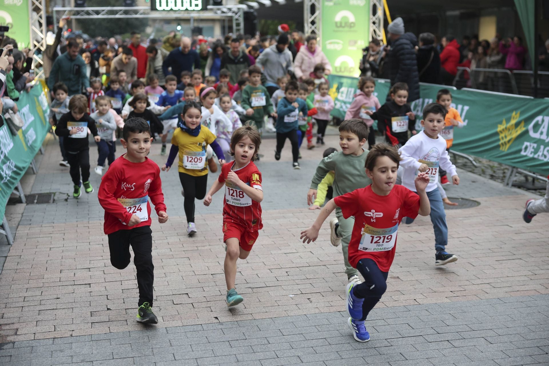 Siero se adelanta a la Nochevieja: todas las fotos de la Carrera de Fin de año