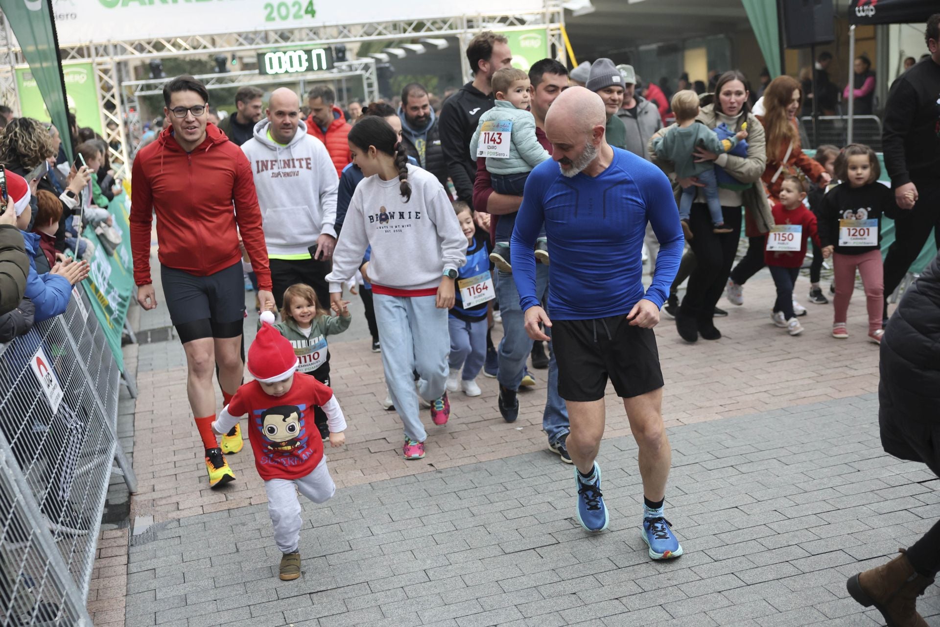 Siero se adelanta a la Nochevieja: todas las fotos de la Carrera de Fin de año