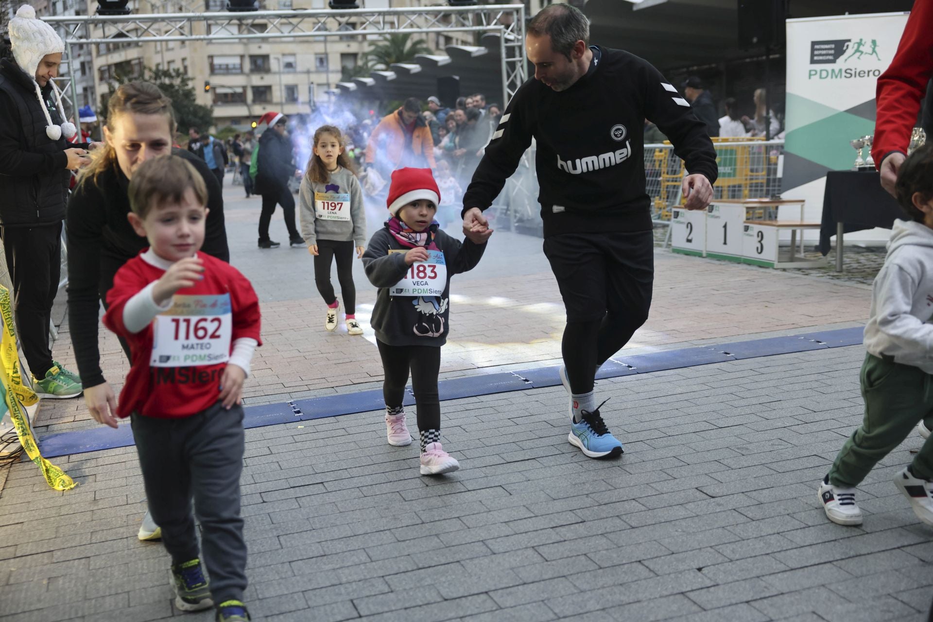 Siero se adelanta a la Nochevieja: todas las fotos de la Carrera de Fin de año