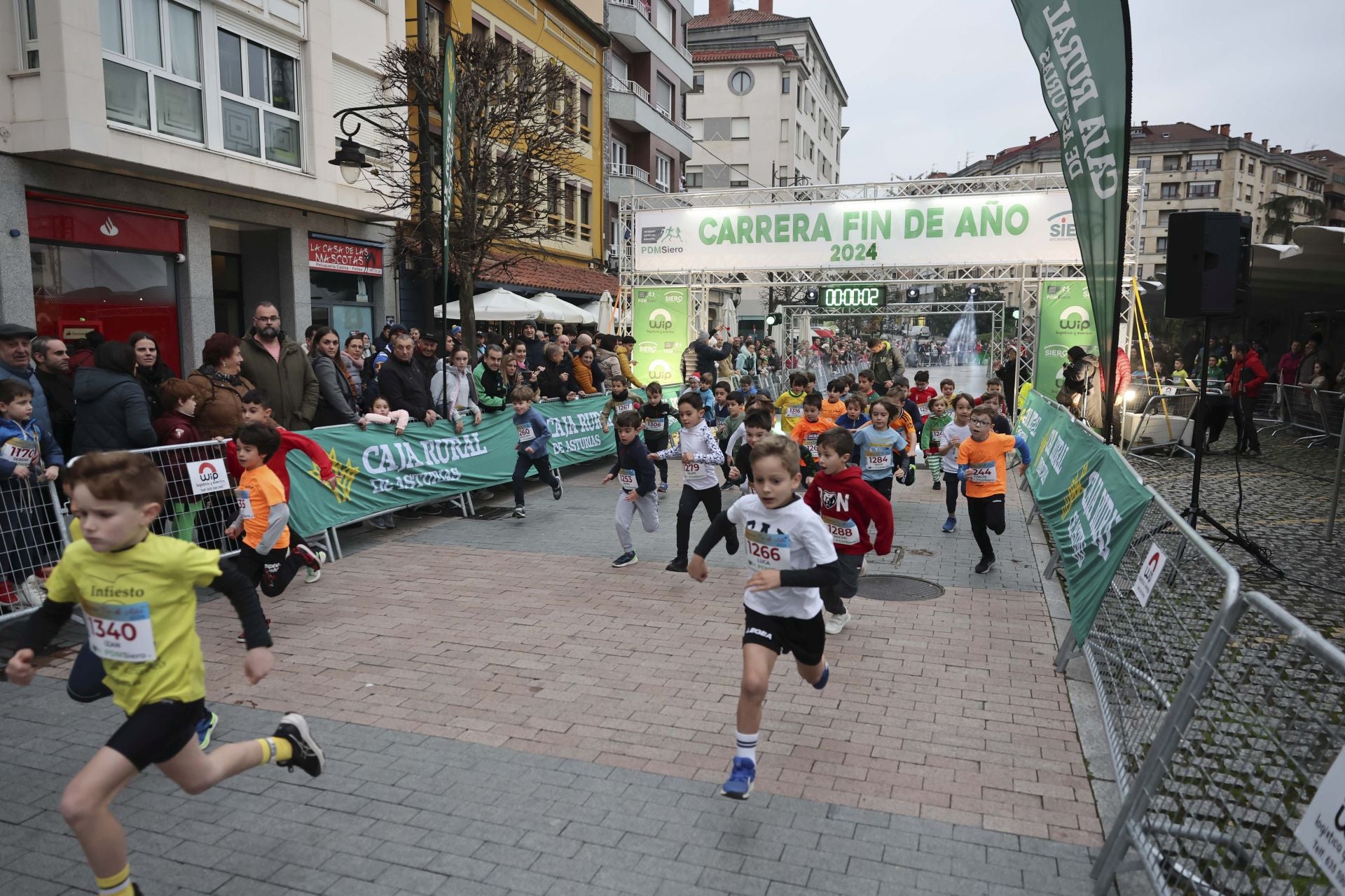 Siero se adelanta a la Nochevieja: todas las fotos de la Carrera de Fin de año